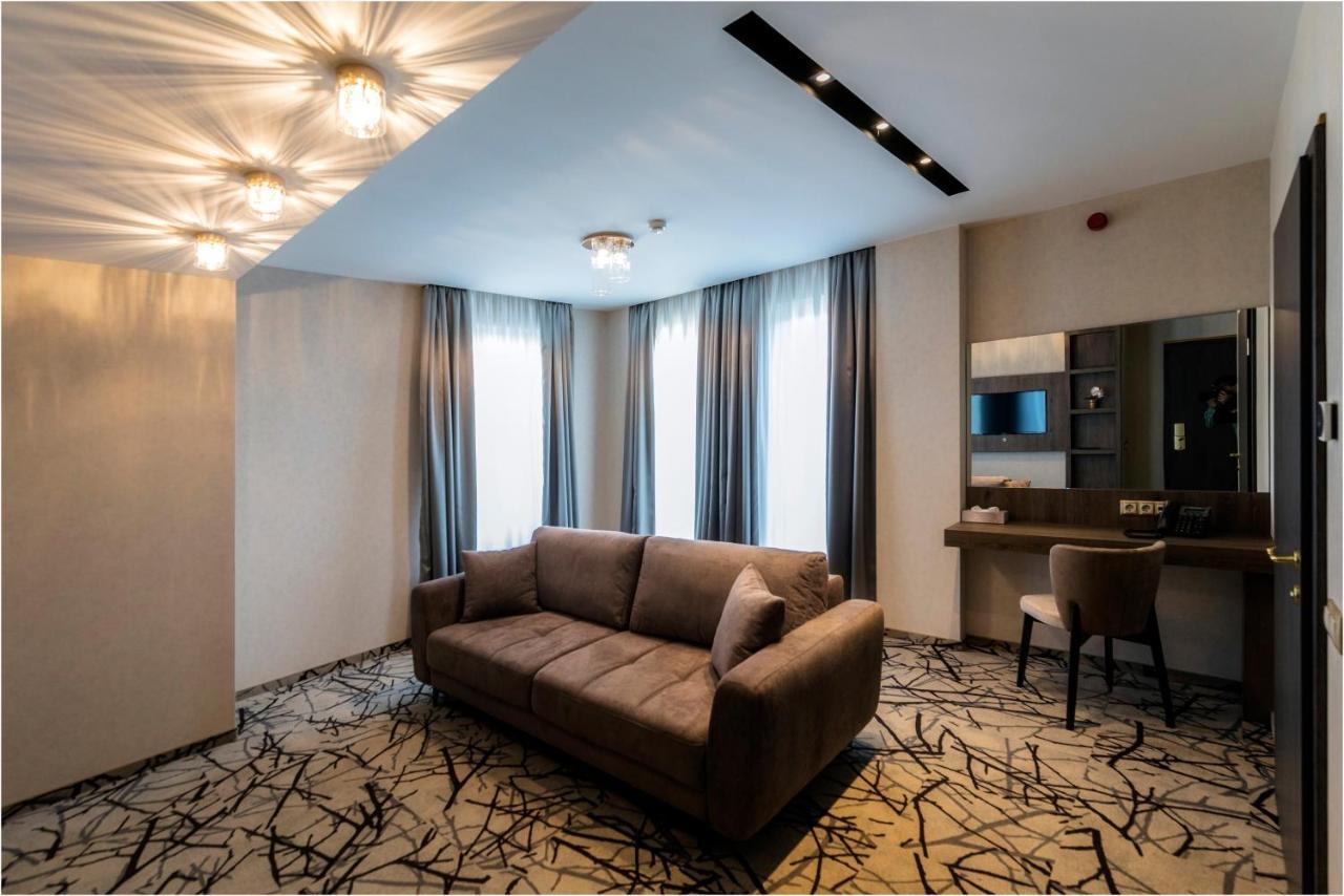 Hotel Szatmari & Etterem Jászberény المظهر الخارجي الصورة