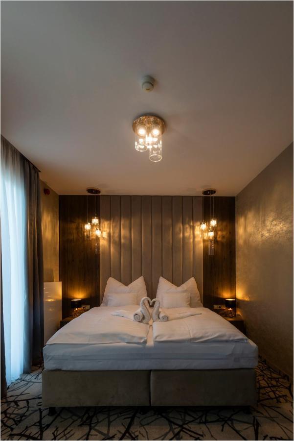 Hotel Szatmari & Etterem Jászberény المظهر الخارجي الصورة