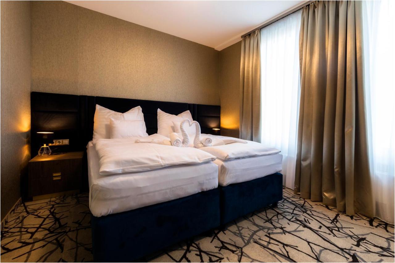 Hotel Szatmari & Etterem Jászberény المظهر الخارجي الصورة