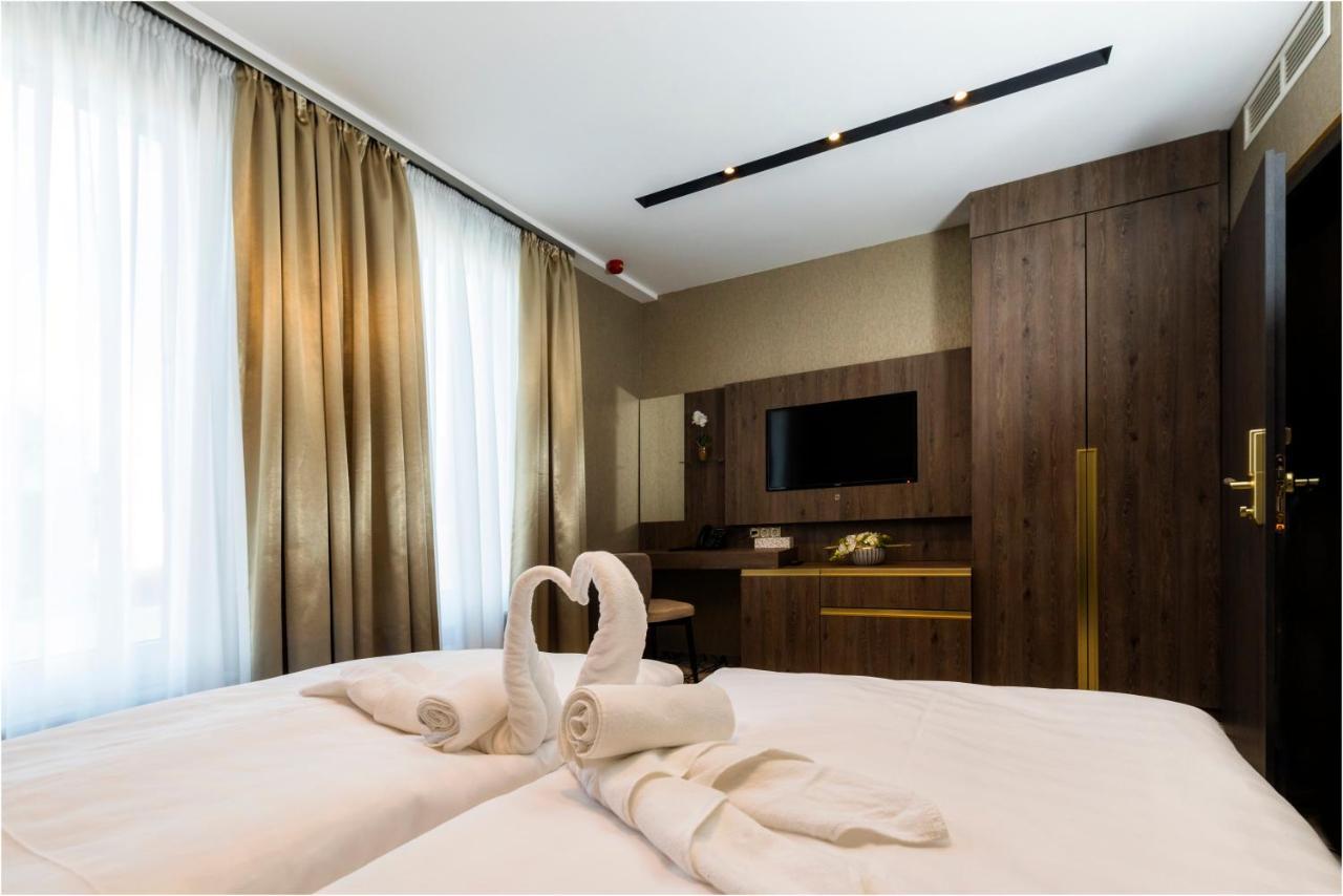 Hotel Szatmari & Etterem Jászberény المظهر الخارجي الصورة
