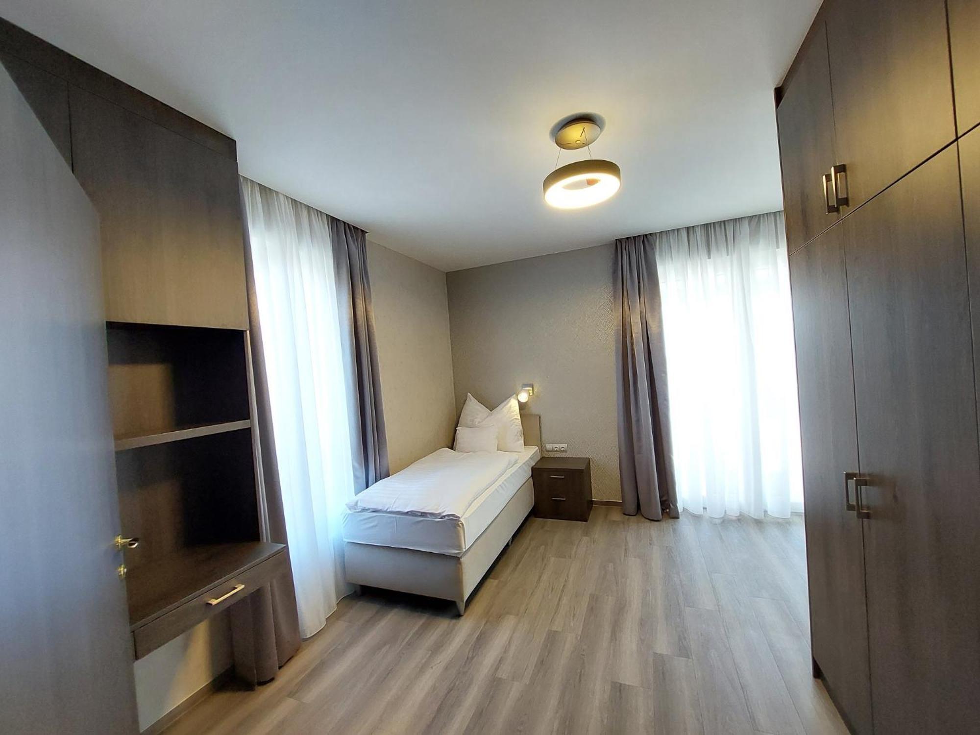 Hotel Szatmari & Etterem Jászberény المظهر الخارجي الصورة