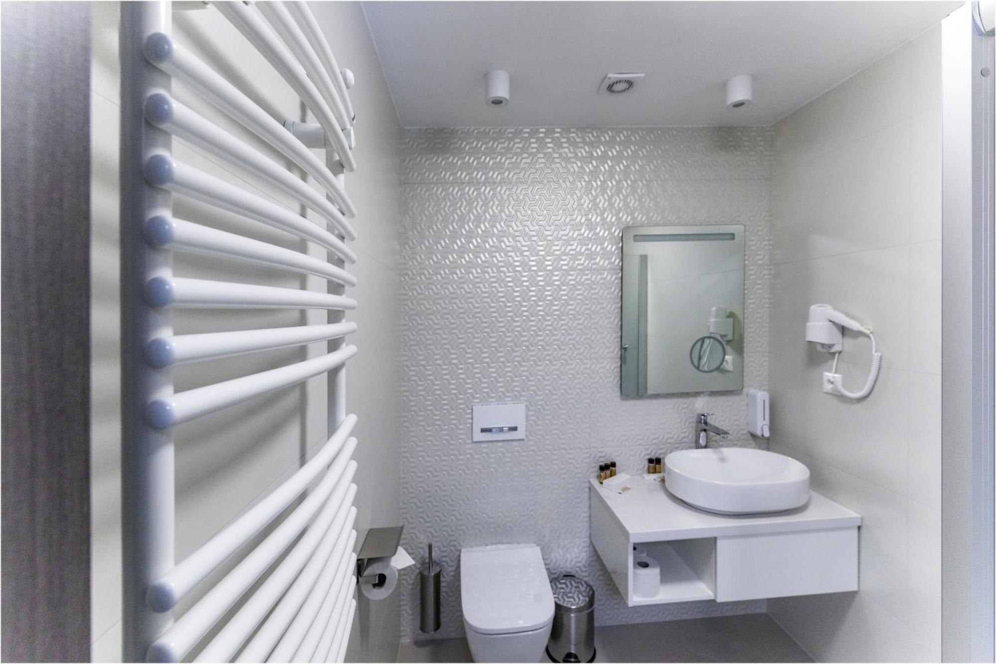 Hotel Szatmari & Etterem Jászberény المظهر الخارجي الصورة