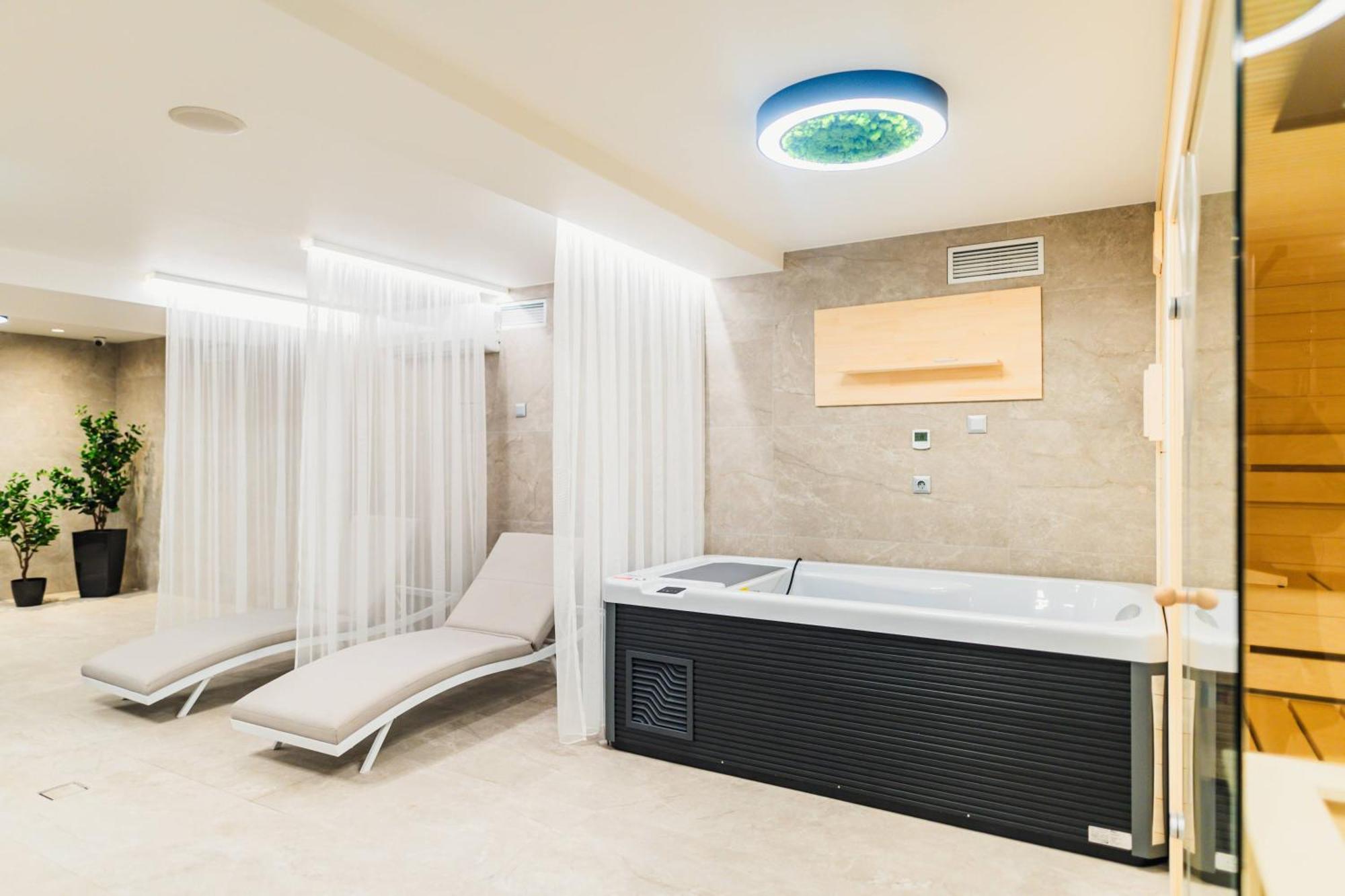 Hotel Szatmari & Etterem Jászberény المظهر الخارجي الصورة